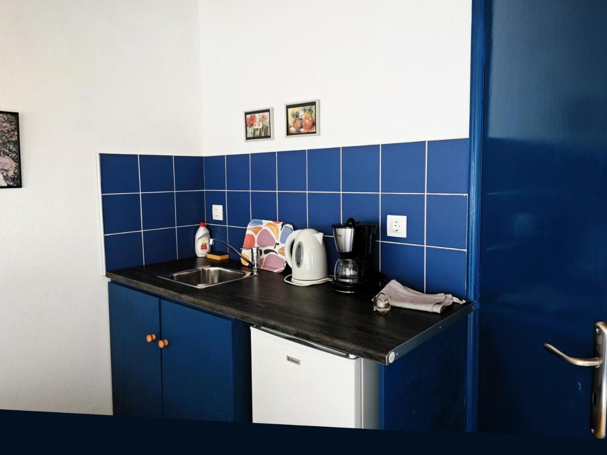 Babis & Popi Rooms And Studios Frangokastello エクステリア 写真