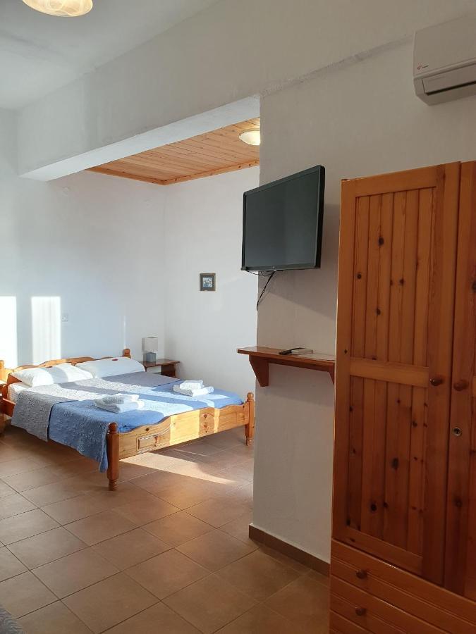 Babis & Popi Rooms And Studios Frangokastello エクステリア 写真